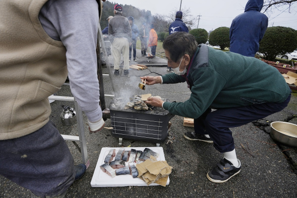 Ιαπωνία: 73 οι νεκροί του σεισμού - Αντιμέτωποι με το κρύο και νέο κίνδυνο κατολισθήσεων οι επιζώντες