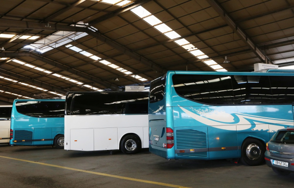 Τέλη κυκλοφορίας 2021: Μειώνονται για τα τουριστικά λεωφορεία