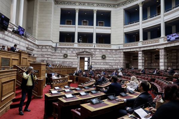 «Εκτός σύνδεσης» το σύστημα εξ αποστάσεως ψηφοφορίας στη Βουλή
