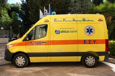 Δωρεά ασθενοφόρου στο ΕΚΑΒ από την Attica Bank