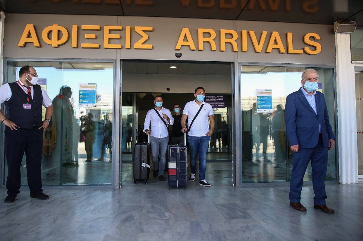 Κρήτη: Τουρίστες έσπασαν την καραντίνα - Συνελήφθησαν στο αεροδρόμιο