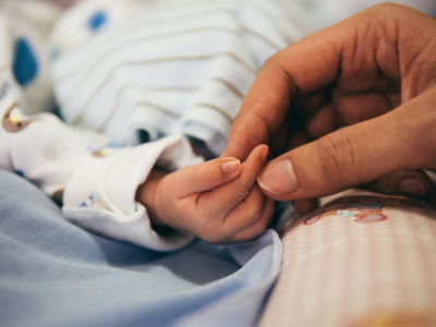 Εμβολιασμένη κατά του κορονοϊού γέννησε το πρώτο μωρό με αντισώματα