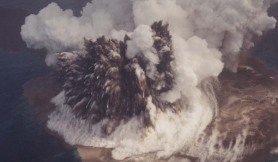 Νέο νησί στην Ιαπωνία μετά από έκρηξη υποβρύχιου ηφαιστείου