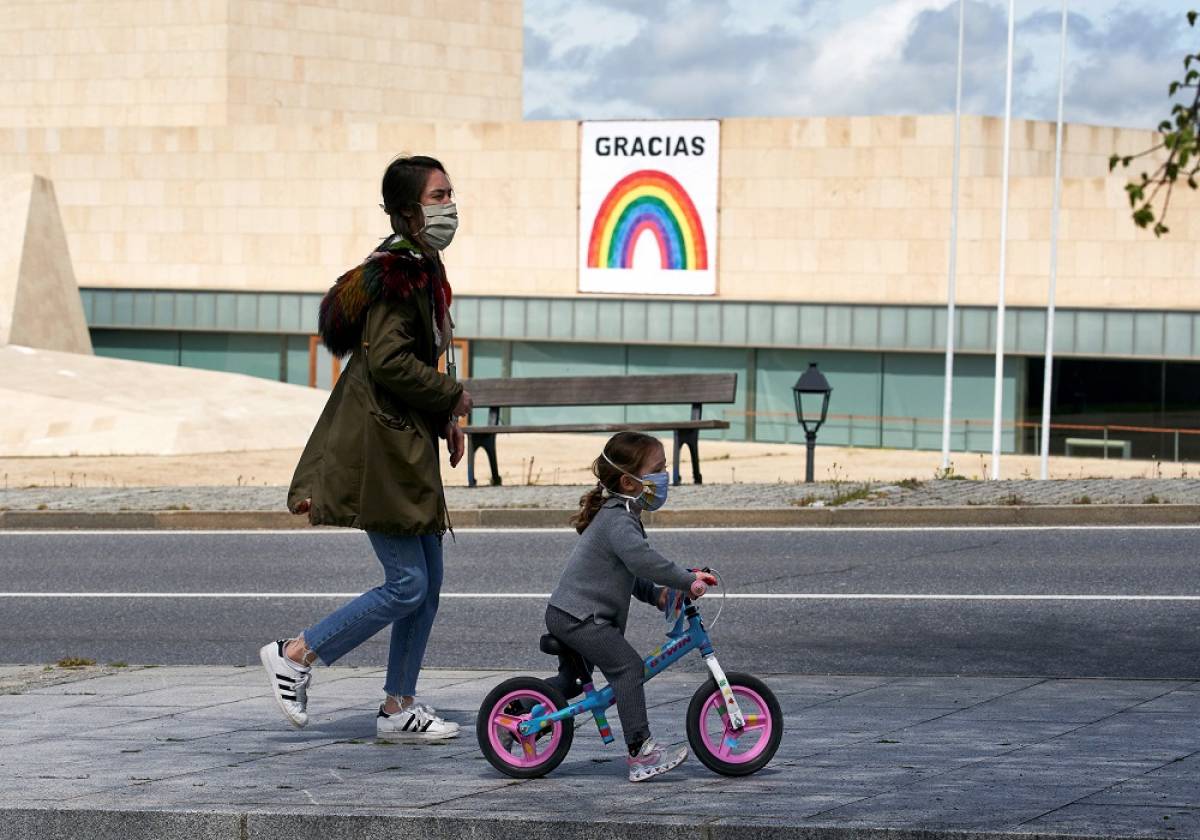 Κορονοϊός στην Ισπανία: Τα παιδιά βγήκαν σήμερα από το σπίτι για πρώτη φορά εδώ και έξι εβδομάδες
