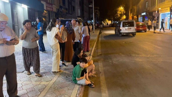 Σεισμός 5,3 στην Τουρκία: Πολίτες πήδηξαν από μπαλκόνια