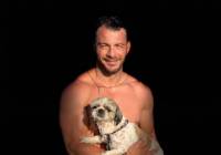 Γιώργος Αγγελόπουλος: Γυμνός με τον σκύλο του