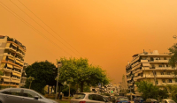 «Κιτρίνισε» ο ουρανός της Αττικής: Απόκοσμες εικόνες δημιούργησε η αφρικανική σκόνη