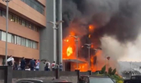 Συγκλονιστικά βίντεο από τη μεγάλη φωτιά σε εμπορικό κέντρο στη Μόσχα - Πληροφορίες για εγκλωβισμένους