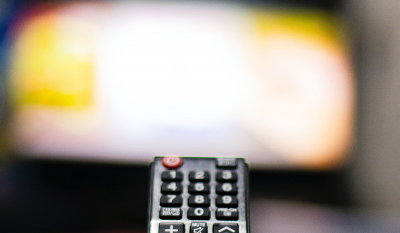 Η πολλή τηλεόραση αυξάνει τον κίνδυνο θρόμβωσης, σύμφωνα με νέα έρευνα