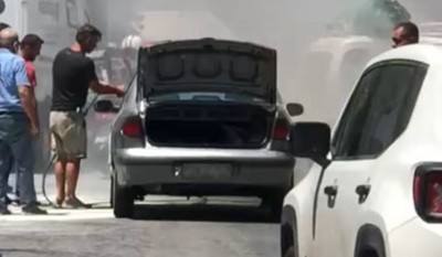 Παγκράτι: Αυτοκίνητο τυλίχτηκε στις φλόγες στη μέση του δρόμου