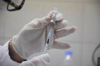 H Βρετανία ενέκρινε και τρίτο εμβόλιο κατά του κορονοϊού