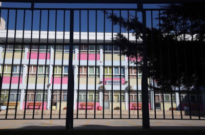 Κλείνουν τα σχολεία το Νοέμβριο; Τι λέει το υπουργείο Παιδείας