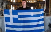 Τουρκία: Έλληνας άνοιξε τη σημαία μας στην Αγία Σοφία – Σφοδρές αντιδράσεις