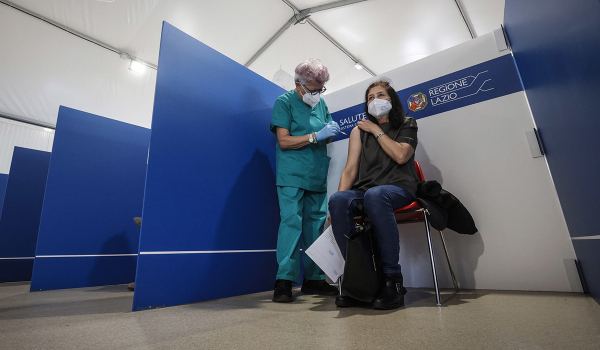 Ρεκόρ εμβολιασμών στην Ιταλία - Ξεπέρασαν τις 686.000 σε 24 ώρες