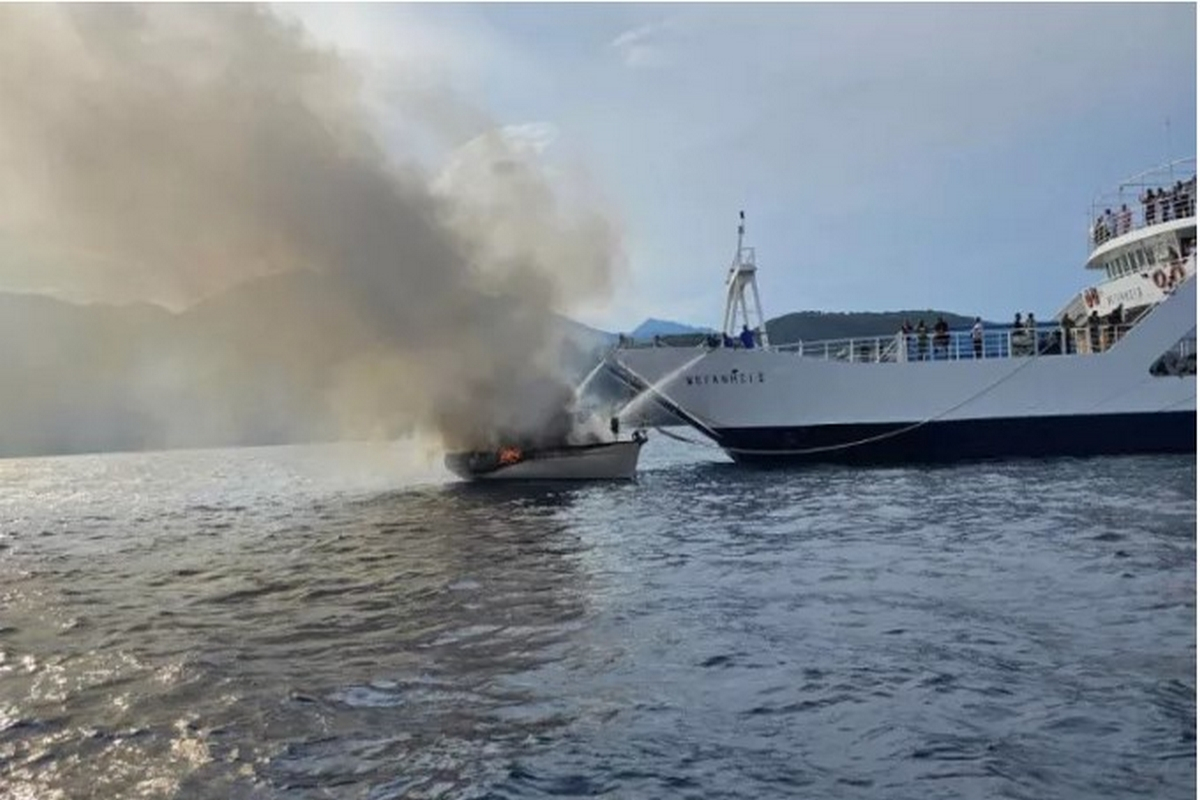 Φωτιά σε σκάφος στο Μεγανήσι