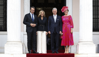 Το βασιλικό ζεύγος του Βελγίου υποδέχθηκαν στο Μαξίμου Μαρέβα και Κυριάκος Μητσοτάκης