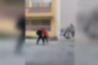 Σέρρες: Άγριο ξύλο μεταξύ μαθητών σε προαύλιο σχολείου (βίντεο)