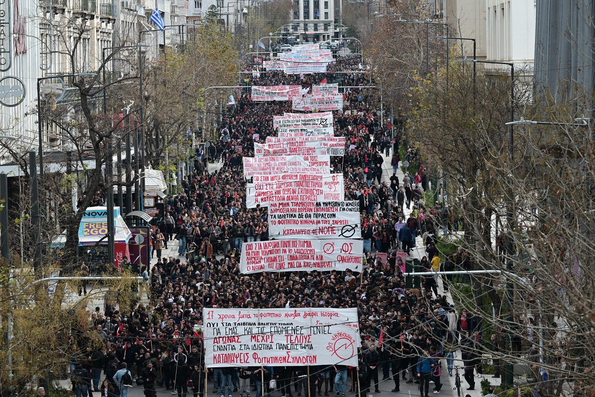 Άρχισε το μεγάλο συλλαλητήριο στην Αθήνα: Μεγάλη πορεία προς τη Βουλή - Φωτογραφίες