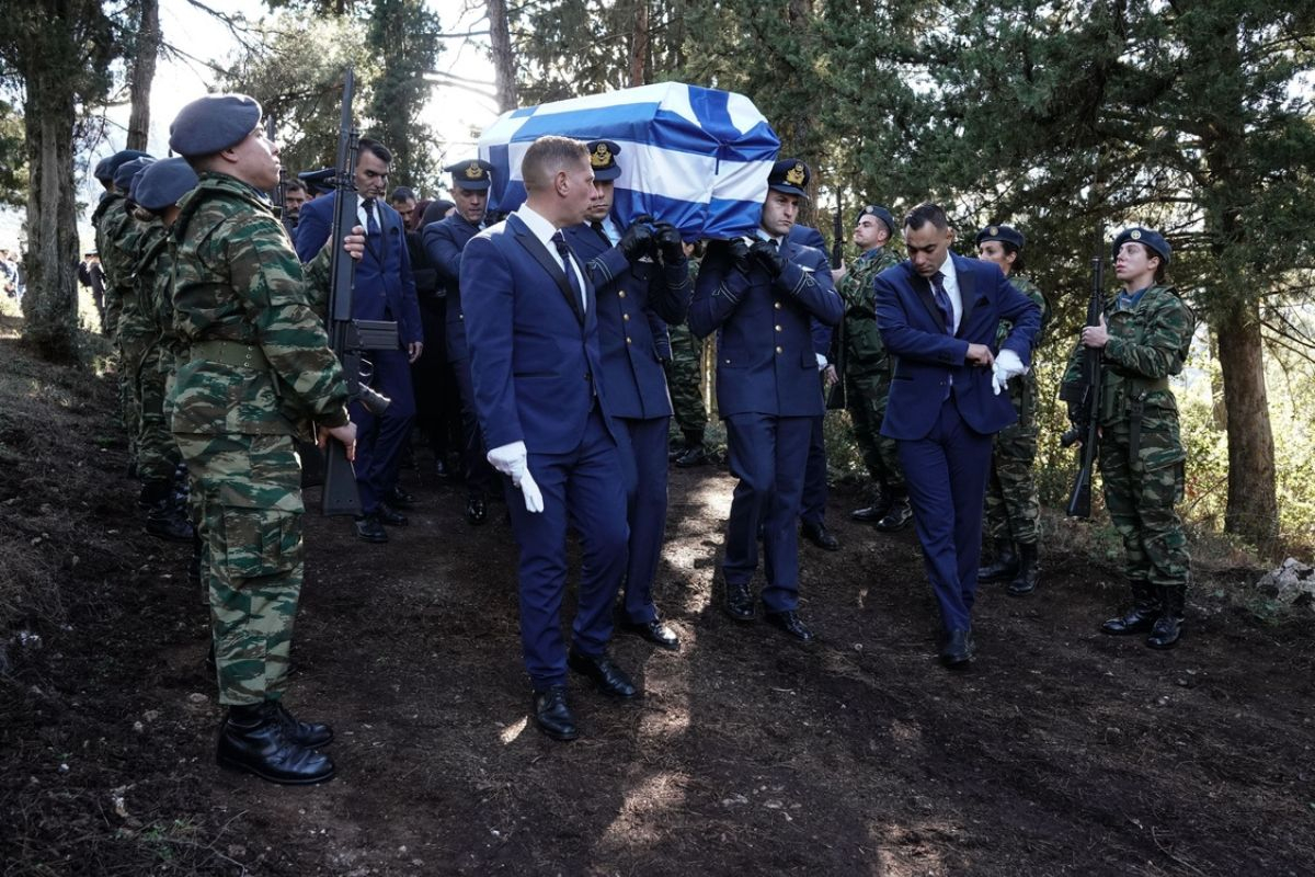 Σπαραγμός στην κηδεία του Μάριου Τουρούτσικα - Οι συγκλονιστικοί επικήδειοι των γονιών του