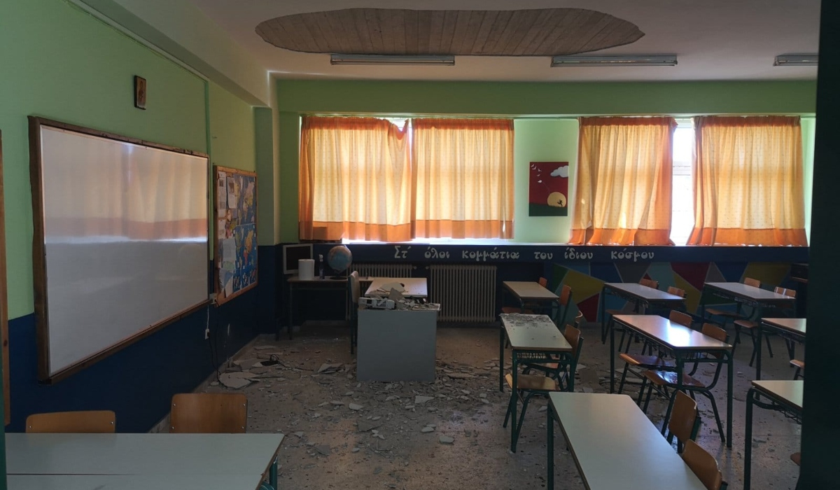 Αιγάλεω: Επεσε τμήμα της οροφής σε τάξη δημοτικού σχολείου - Το καταγγέλλουν οι γονείς