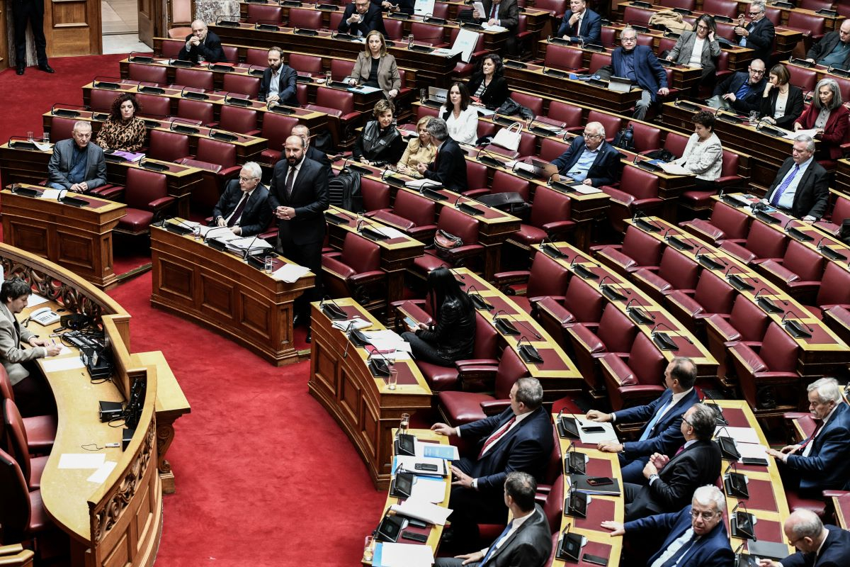 Τροπολογία ΣΥΡΙΖΑ για 600 ευρώ σε υγειονομικούς, εκπαιδευτικούς και προσωπικό καθαριότητας 