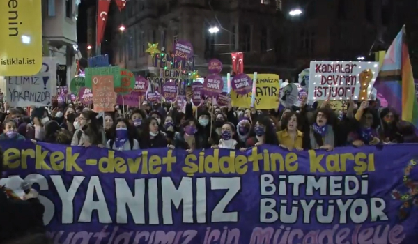 Τουρκία: Η αστυνομία έριξε δακρυγόνα σε διαδήλωση γυναικών κατά της έμφυλης βίας