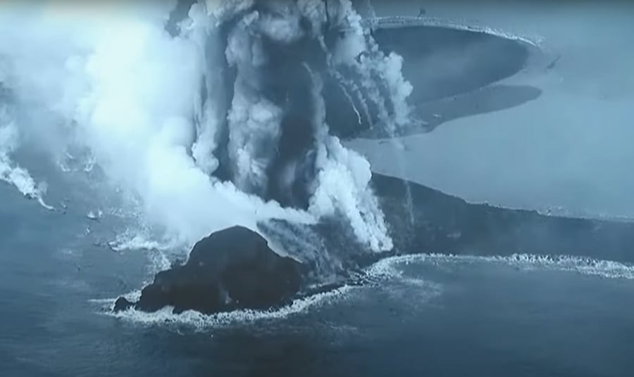 Η στιγμή της έκρηξης ηφαιστείου στην Ιαπωνία - Εντυπωσιακό βίντεο