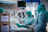 Ενισχύονται τα νοσοκομεία αναφοράς Covid-19 - Κορεσμός στις υπάρχουσες ΜΕΘ