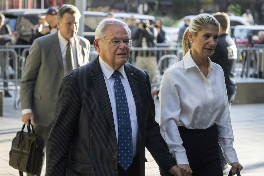 Νέες κατηγορίες για τον Μπομπ Μενέντεζ και τη σύζυγό του