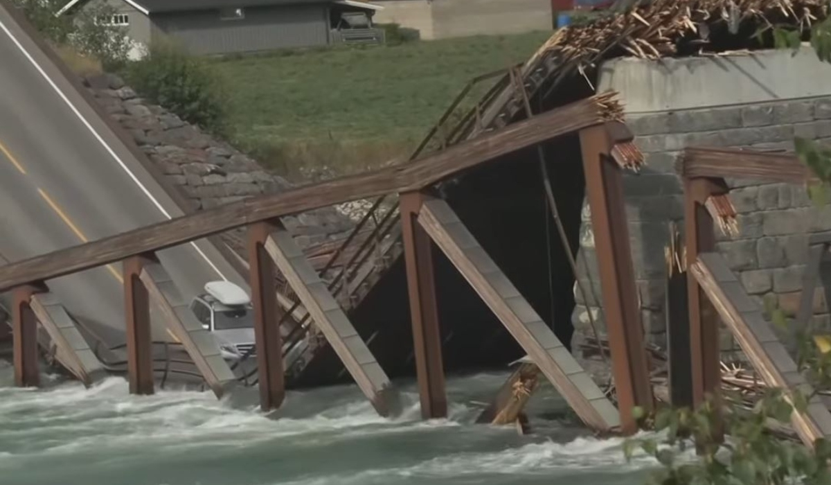 Νορβηγία: Κατέρρευσε ξύλινη γέφυρα την ώρα που περνούσαν αυτοκίνητα (Βίντεο)
