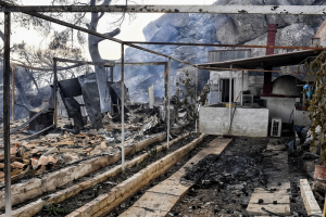 Βαθρακογιάννης για φωτιά: Προσοχή στους κατοίκους όλων των περιοχών γύρω από τα Γεράνεια Όρη