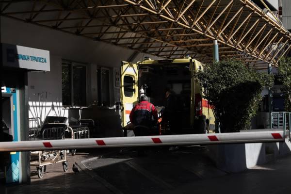 Θεσσαλονίκη - Διευθυντές ΜΕΘ: Δεν υπάρχουν κρεβάτια, ασθενείς διασωληνώνονται σε απλούς θαλάμους