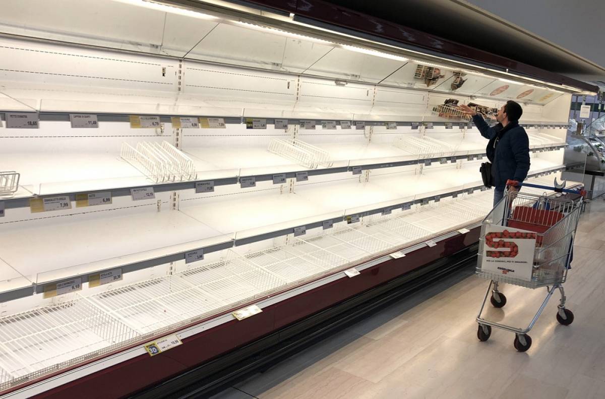 Κορονοϊός: Η Ιταλία σε πανικό - Εικόνες χάους στα σούπερ μάρκετ