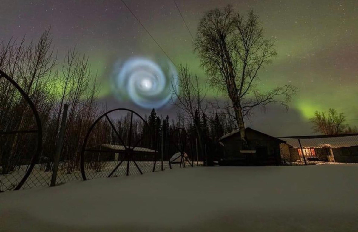 Αλάσκα: Γαλάζιο σπιράλ σαν γαλαξίας εμφανίστηκε με το βόρειο Σέλας - Πού οφείλεται το φαινόμενο