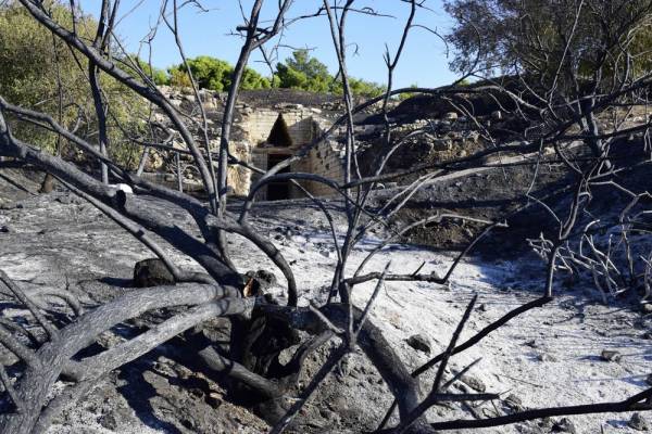 Μυκήνες: Μεγάλη η ζημιά στον αρχαιολογικό χώρο - «Η μικρότερη δυνατή φθορά», λέει η Μενδώνη