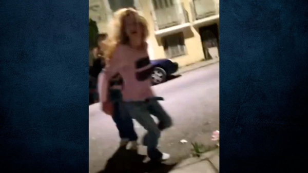 Πάτρα: Γυναίκα πήδηξε από το μπαλκόνι της για να γλυτώσει από τον σύντροφό της (βίντεο)