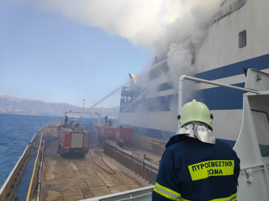 Euroferry Olympia: Απεγκλώβισαν έναν Βούλγαρο και ένα Τούρκο - Εντόπισαν ακόμη τρεις Βούλγαρους στο φλεγόμενο πλοίο