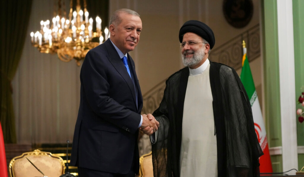 Ο Ερντογάν συναντήθηκε με τον Ιρανό πρόεδρο Ραΐσι