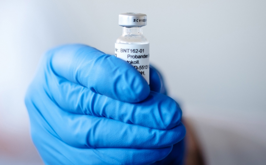 Εμβόλια Pfizer - Moderna: Μειώνουν 90% την μόλυνση από τον κορονοϊό