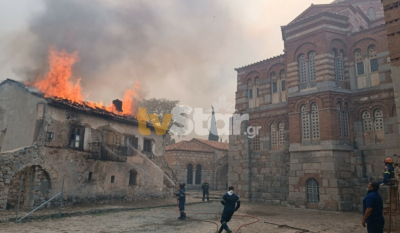 Φωτιά στη Βοιωτία: Στις φλόγες το ιστορικό Μοναστήρι του Οσίου Λουκά (Βίντεο)