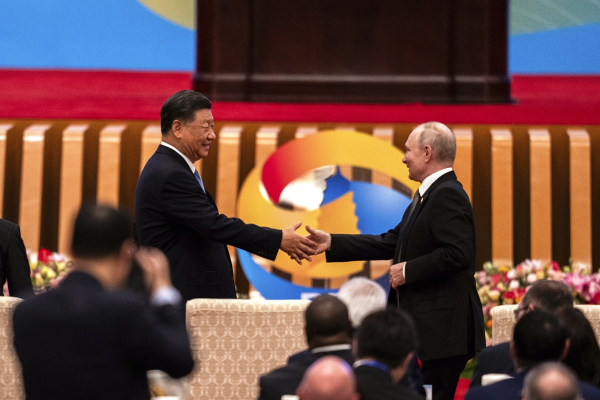 Κίνα και Ρωσία διεκδικούν επιρροή καθώς η κρίση στη Μέση Ανατολή κλιμακώνεται