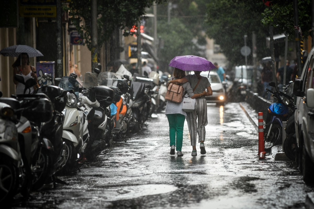 Αλλάζει ο καιρός από την Τετάρτη – Βροχές, πτώση θερμοκρασίας και αφρικανική σκόνη