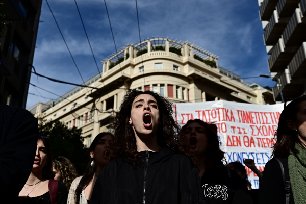 Ολοκληρώθηκε το μαζικό πανεκπαίδευτικό συλλαλητήριο – Άνοιξαν οι δρόμοι στο κέντρο της Αθήνας