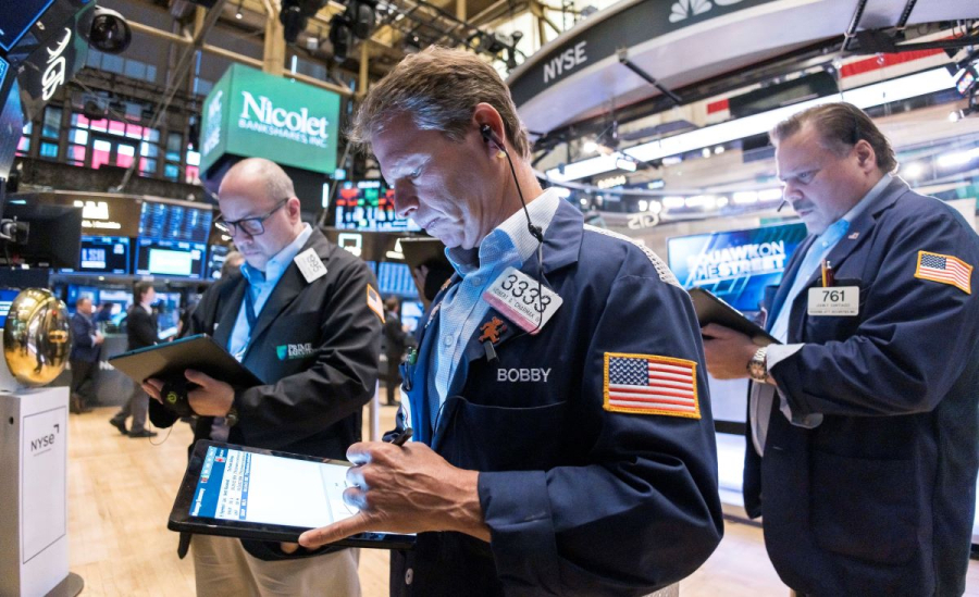 Τραπεζικό δράμα στη Wall Street: Εξανεμίστηκαν τα κέρδη του Dow Jones για το 2023
