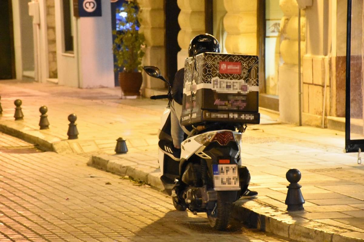Θεσσαλονίκη: Κατάστημα κάνει delivery με ναργιλέ