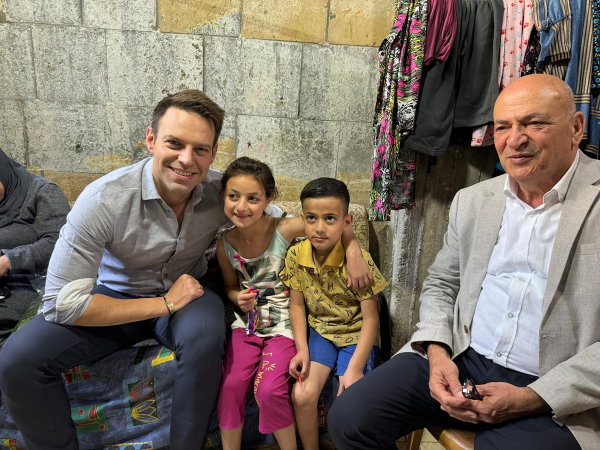 Ο Στ. Κασσελάκης σε προσφυγικό καταυλισμό στη Βηθλεέμ (Εικόνες)