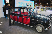 H Renault βάζει τα μοντέλα R4, R5 της δεκαετίας του 60 και του 70 στην πρίζα