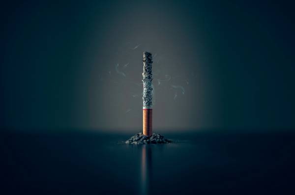 Το κάπνισμα συνδέεται με τους υψηλούς θανάτους του κορονοϊού