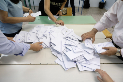 Τα μηνύματα από 4 δημοσκοπήσεις: Αυτοδυναμία τέλος, ανοιχτή η πρωτιά για ΝΔ και ΣΥΡΙΖΑ