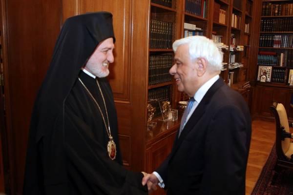 Συνάντηση Παυλόπουλου με τον αρχιεπίσκοπο Αμερικής Ελπιδοφόρο